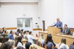 Граждане нуждаются в качественных и доступных медицинских услугах, а медицинскому персоналу должны быть обеспечены надёжные социальные гарантии.